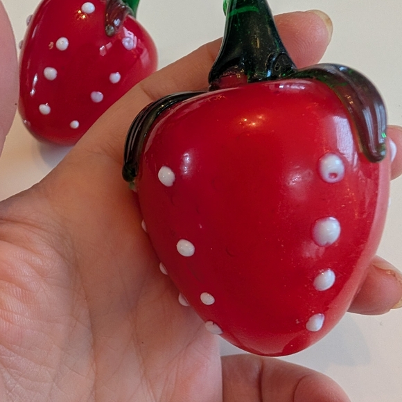 Set of 3 Vintage Art Glass Strawberries - Picture 11 of 16